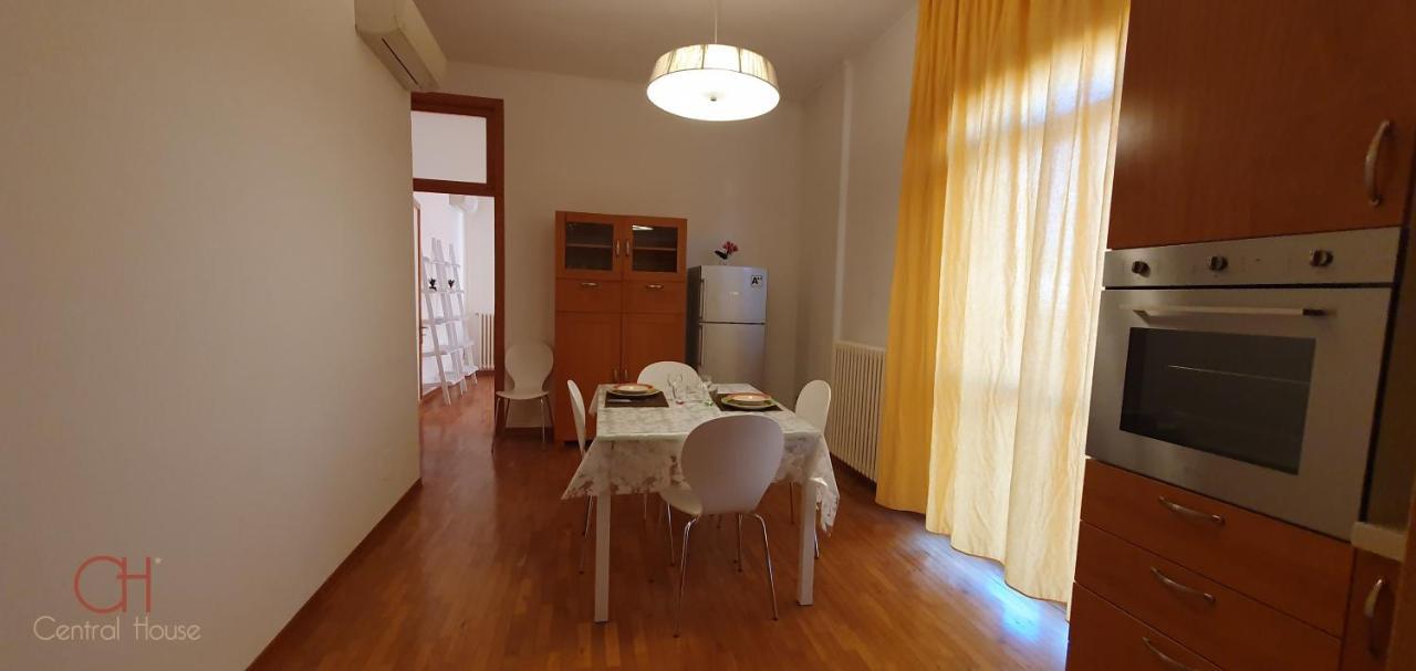 Central House Лечче Екстер'єр фото